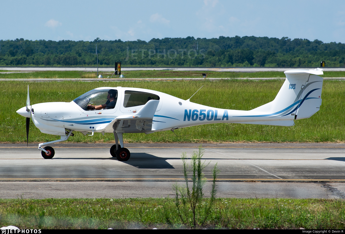 N650LA — Diamond DA40 NG with G1000 NXi glass cockpit at KCHS